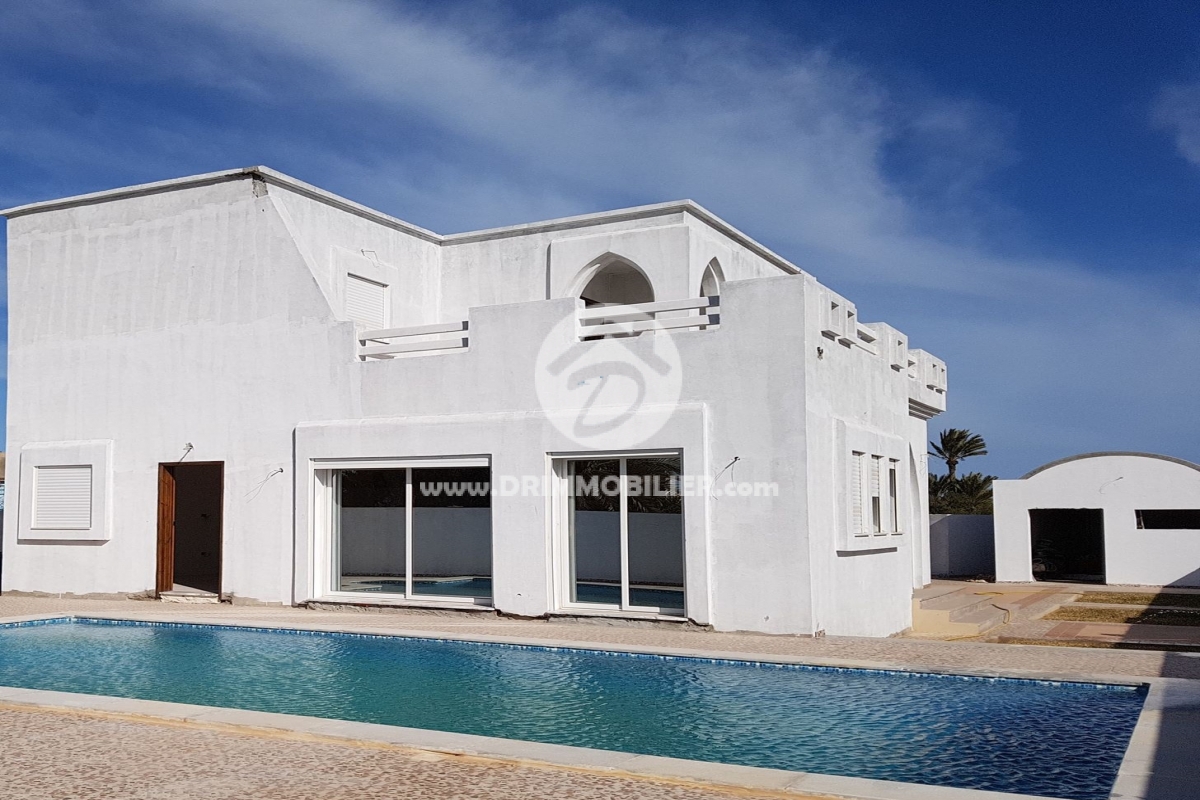 V 246 -                            بيع
                           Villa avec piscine Djerba